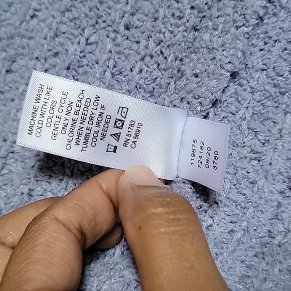 Solid reversible cable knit sweater - Picture 6 of 7